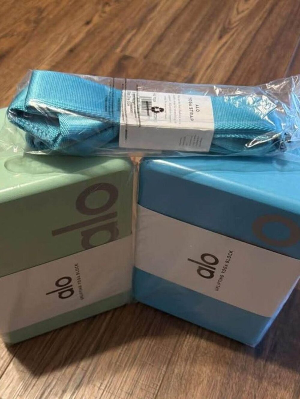 ALO Uplifting Yoga Blocks Set of 2 Blocks with Strap NEW IN PACKAGE